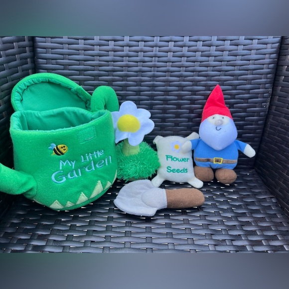 Gund My Little Garden Soft Playset stuffed gardening toy - Picture 2 of 4
